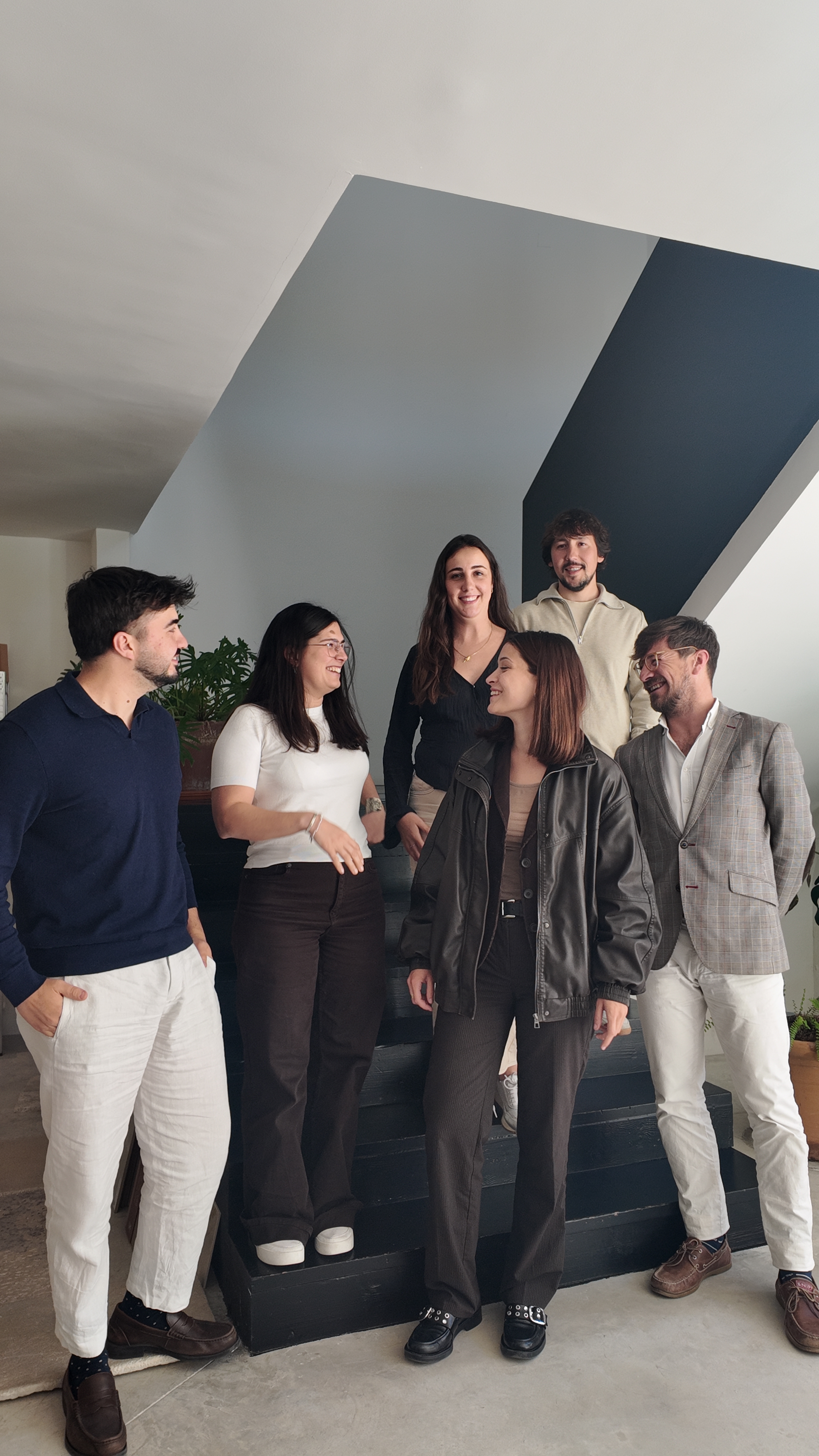 Equipo de arquitectos y diseñadores de interiores en Studio Base