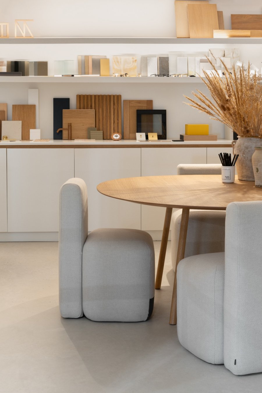 Equipo de arquitectos y diseñadores de interiores en Studio Base