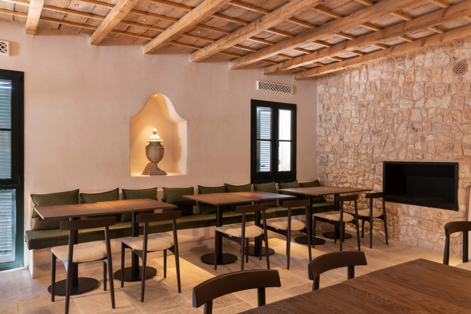 Studio base restaurante farini 37